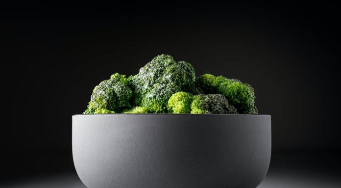 7 Superb Superfoods to Power Up Your Life : Discover MORE… green leaf plant on black round pot